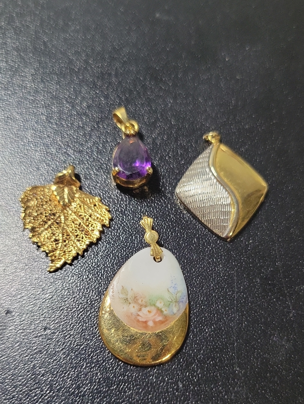 Pendant Set - Picture 5 of 7